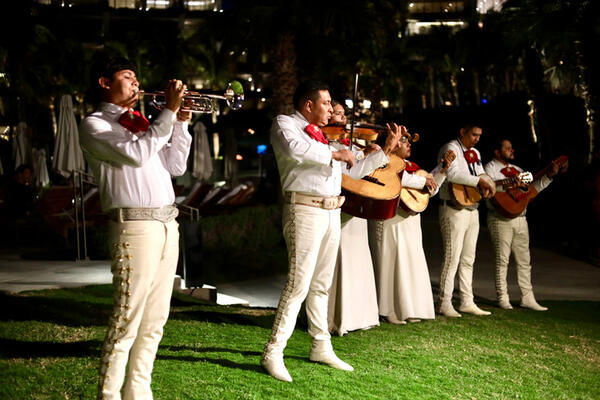 Guests enjoyed live music by a mariachi band