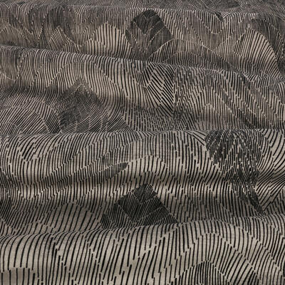 A tactile wonder, Onuma embodies luxury, elegance and attention to detail. A visual juxtaposition, this contemporary velvet features a fine flock print, presenting a display of linear, feather-like shapes