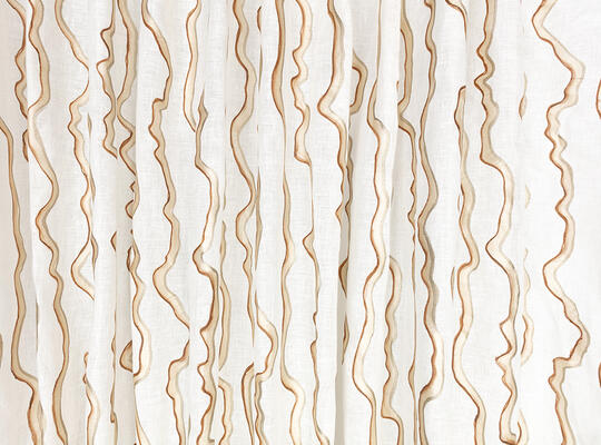 A dual directional textile, Notus can be used vertically or horizontally. Hand-painted lines organically meander across this pure linen cloth, its metallic luster catching the light as it goes
