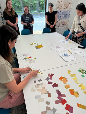 Attendees select shades to create their own colorway of a Caitlin McGauley pattern