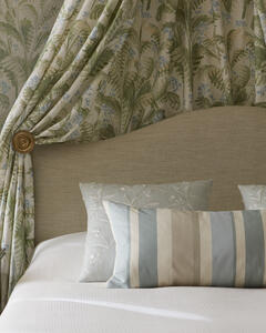 Pashley wallcovering in Sky with matching bed curtains, Iris Emb in Aqua pillows