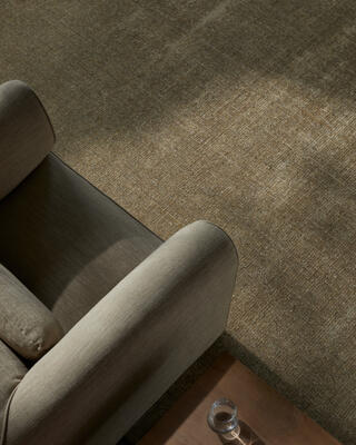 Iman IMA-2302: hand-knotted in India with 60% viscose, 40% New Zealand wool