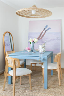 Pass the Rosé game table in Blue