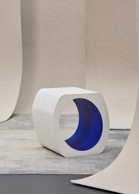 Skye stool in White with Ultramarine