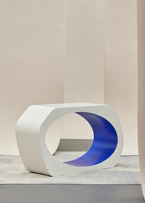 Skye console in White with Ultramarine