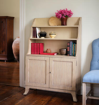 Our new Pencil Stripe Etagere has hand-painted striped running down the exterior. 