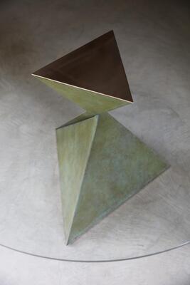 AVA Bronze Moss green glass detail