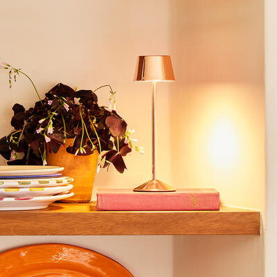 Scoon cordless table lamp in Gloss Copper