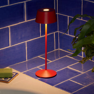 Scoon cordless table lamp in Firecracker