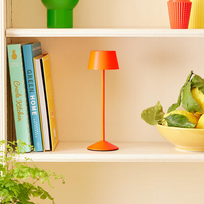 Scoon cordless table lamp in Orangeade