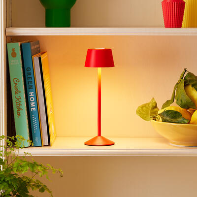 Scoon cordless table lamp in Firecracker