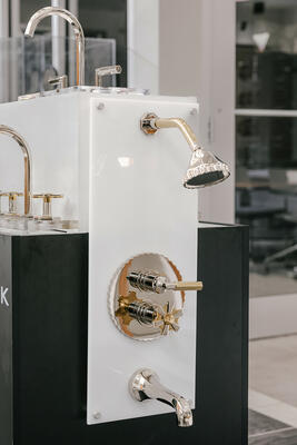 Pieces from the James collection by Watermark Designs x Barry Goralnick, shown in Polished Brass and Polished Nickel