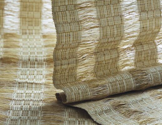 Tove is a free-spirited and free-flowing weave designed to mimic the curves of an Austrian shade