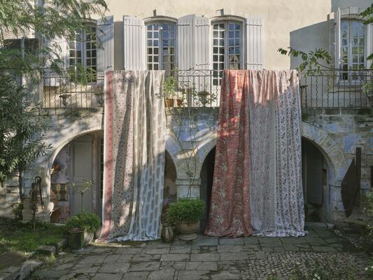 Across the Indienne collection, archival designs are woven,
pressed and papered back to life 