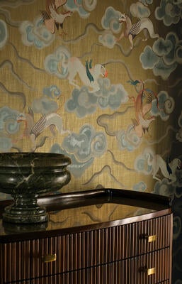 Chimera wallcovering in Gilded