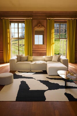 Script rug in Monochrome