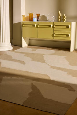 Script rug in Natural