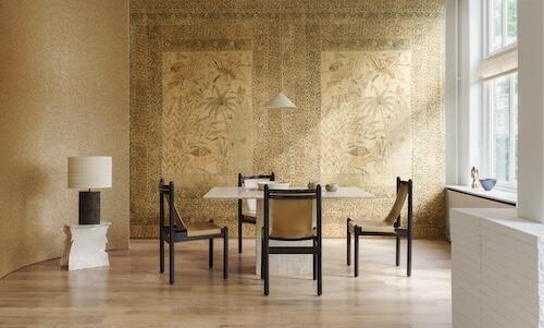 Passeggio evokes the atmosphere of a weathered, classical fresco on a parchment-like ground