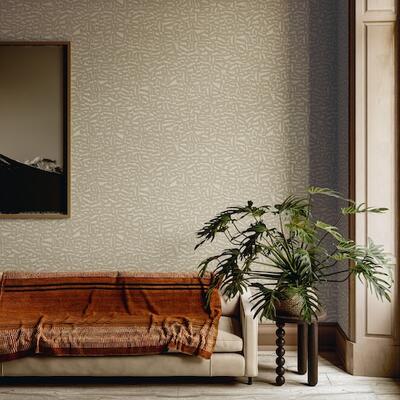 Kona features playful, loose shapes, interpreted in vinyl, reminiscent of raffia embroidered on linen
