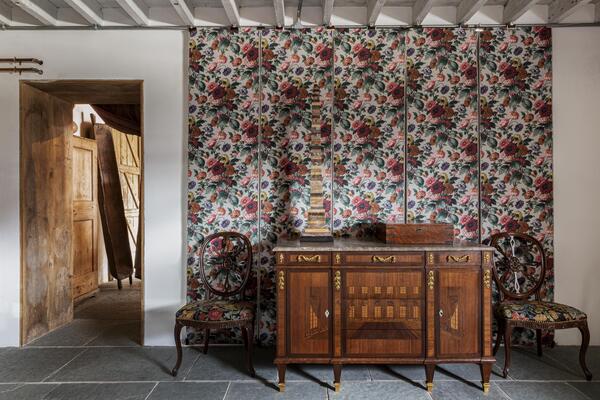 Flora Soames Dahlias wallcovering in Original