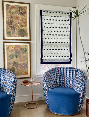 Seine performance velvet in Blue Nuit in situ