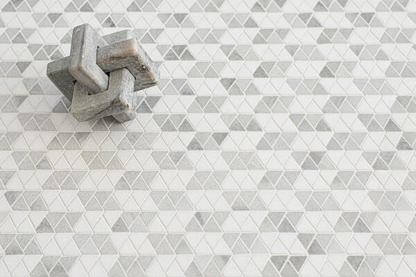 Atlantic Petite in honed Thassos and Angora