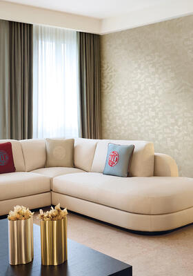 Metallic Honshu wallcovering in Metallic Gold