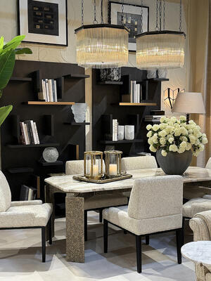 Chandelier Estela: Hundreds of slender glass rods cascade in rhythmic tiers from an octagonal frame