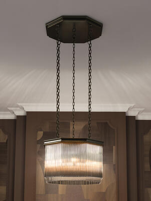 Chandelier Estela: The frosted diffuser tempers the glow, ensuring a warm, even illumination