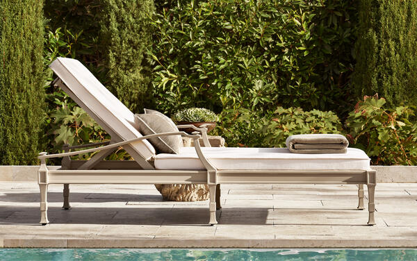 Antibes adjustable chaise in all-weather aluminum