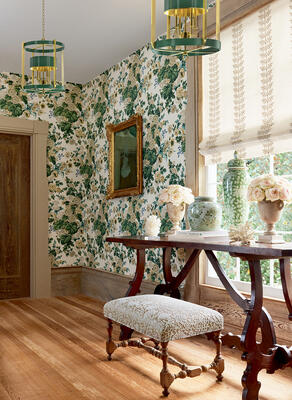 Hidcote wallcovering in White and Amble Embroidery fabric in Flax.