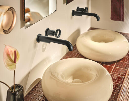 Eras unite as Matte Black drapes the forms of the Roccesco bath collection