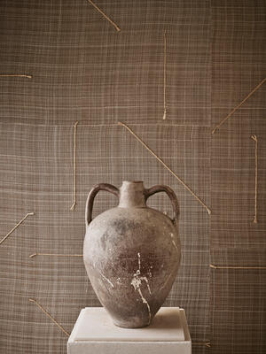 Accent wallcovering in Clay