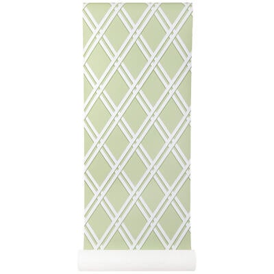 Trellina Diamond in Blanc on Meadow