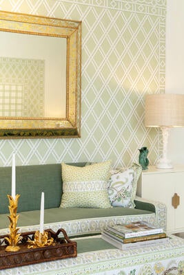 Trellina Diamond in Blanc on Meadow