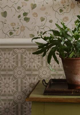 Sundial wallpaper in Sage (MKS093-SA-Roll)