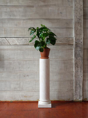 The Lorenzo pedestal features a hand-painted faux-marbleized finish that draws from Cremo Delicato