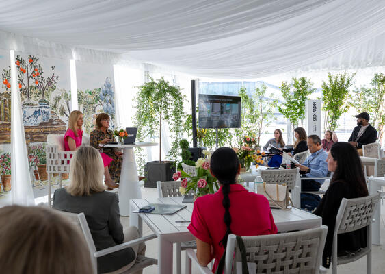 Attendees watch as  NKBA’s director of designer relations and brand partnerships, Blair Loftspring, and director of research, Tricia Zach,
share findings at the “NKBA Reveals Top Trends in Luxury Design” presentation