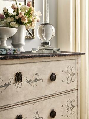 Monet chest