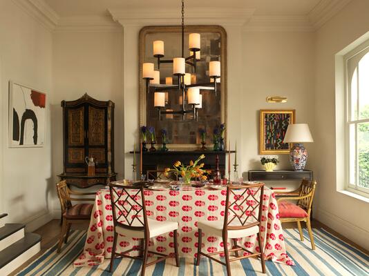 Stratton chandelier: Classic 1940s French design distills the era’s poise into a versatile ceiling piece