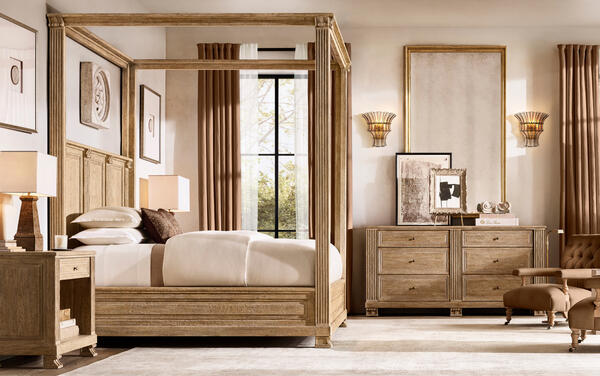 Mayfair canopy bed in Bisque, shown with Italian Heritage washed linen bedding