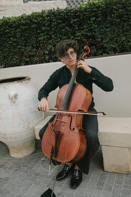 Guests were greeted by the classical stylings of a cellist