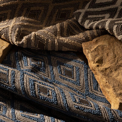 Skuba in Aegean, Pebble and Nero