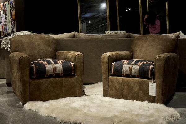 Desmond chair with Crypton 128CR-66