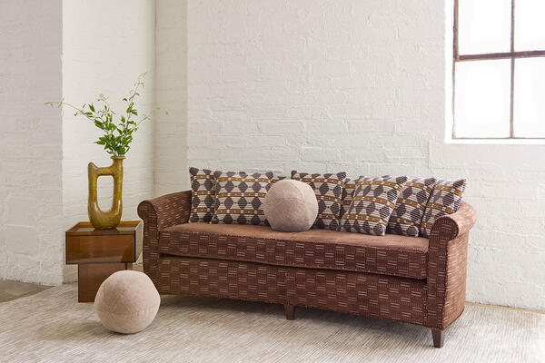 Brussels 5136/03 on sofa, In Step 2588/05, Absolutely Alpaca 5167/02 on pillows
