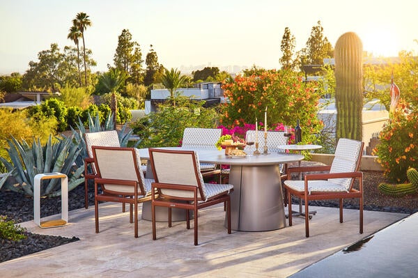 Dining in the open air, framed by clean lines and the easy comfort Sonora is built for