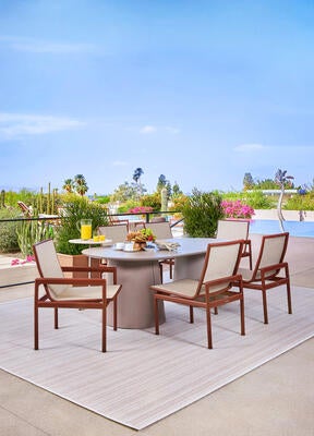 A table composed for the morning. Balanced proportions, effortless comfort, no fuss