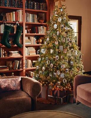 Frames aren’t just for your walls anymore. Fill your tree with the smiles of your loved ones